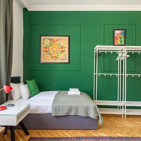 Huge & Stylish In The Center For Up To 20 People