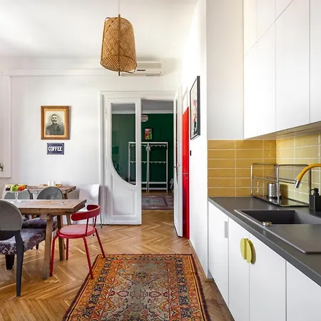 Huge & Stylish In The Center For Up To 20 People Budapest