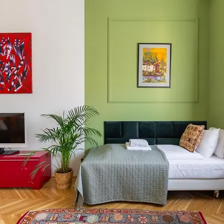 Huge & Stylish In The Center For Up To 20 People