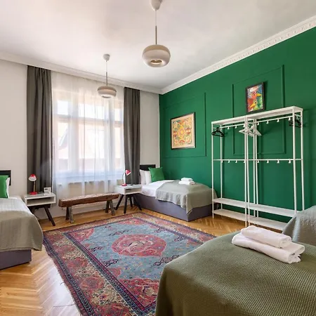 Huge & Stylish In The Center For Up To 20 People *