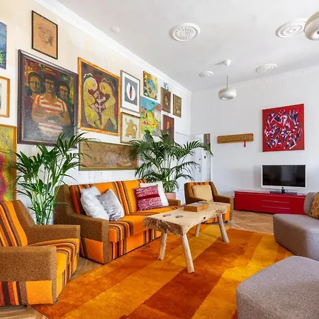 Huge & Stylish In The Center For Up To 20 People Apartment