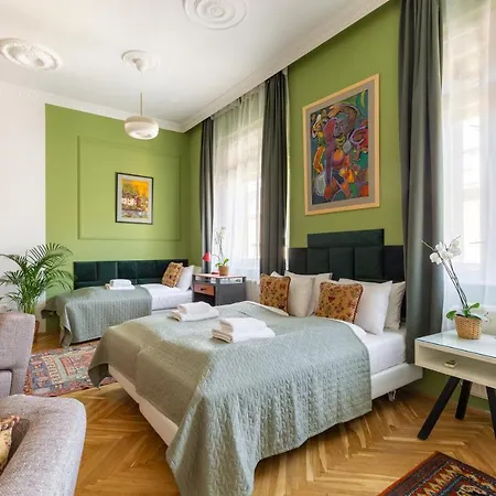 Huge & Stylish In The Center For Up To 20 People * Budapest
