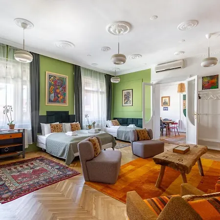 Apartment Huge & Stylish In The Center For Up To 20 People *