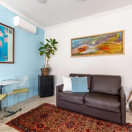 Huge & Stylish In The Center For Up To 20 People Apartment *