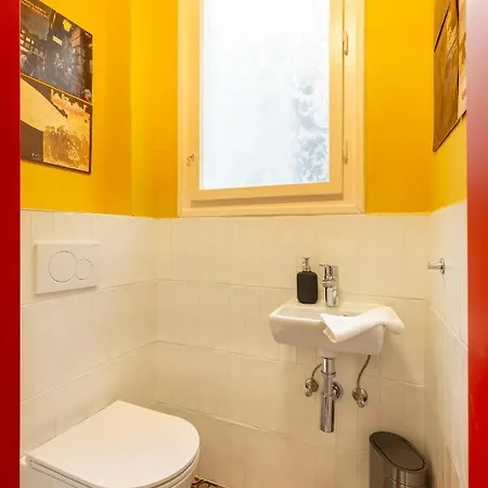 Huge & Stylish In The Center For Up To 20 People Budapest