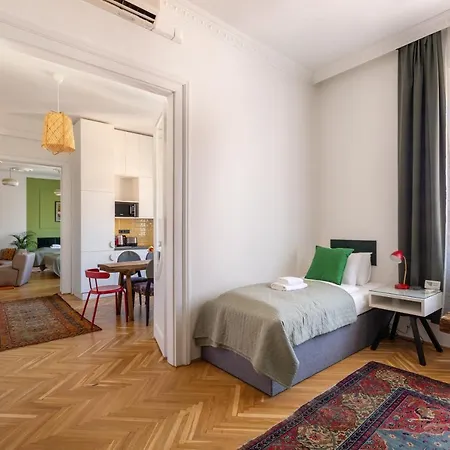 Huge & Stylish In The Center For Up To 20 People