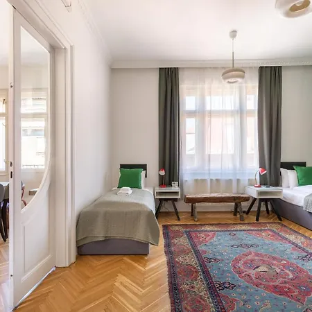 Apartment Huge & Stylish In The Center For Up To 20 People Budapest