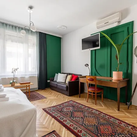 Apartment Huge & Stylish In The Center For Up To 20 People