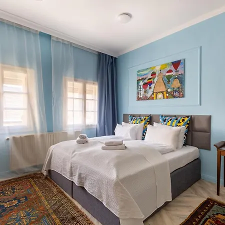 Huge & Stylish In The Center For Up To 20 People Budapest