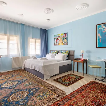 Huge & Stylish In The Center For Up To 20 People