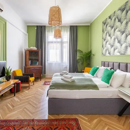 Huge & Stylish In The Center For Up To 20 People
