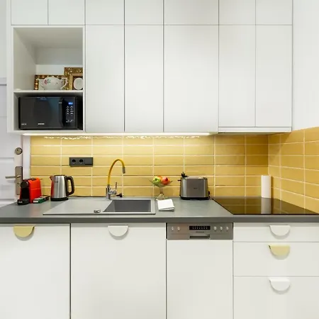 Huge & Stylish In The Center For Up To 20 People