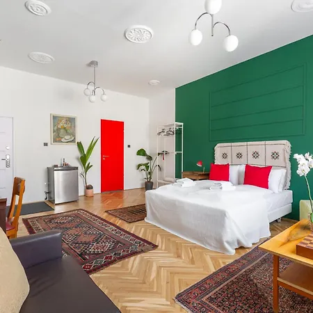 Apartment Huge & Stylish In The Center For Up To 20 People