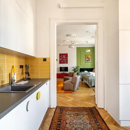 Huge & Stylish In The Center For Up To 20 People * Budapest