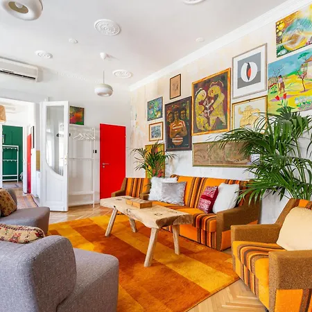 Huge & Stylish In The Center For Up To 20 People *